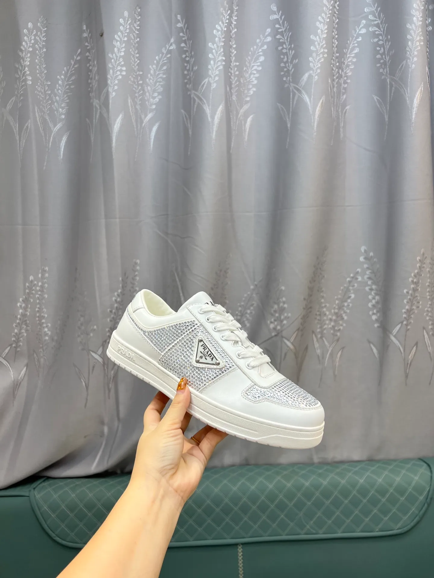 Men's shoes 💰660【PRADA】Prada ——High-end quality Original order ——Upper: 🔝Full calfskin, hot-drilling process, external seaming process of shoe collar, air-pressure brand logo on shoe body ——Inner lining: water-dyed cowhide ——Outsole: TPU molded outsole Super high quality control·Fine workmanship: highlighted (high-end·luxury·grade) -Size: 38-44 (45, 46, can be customized)